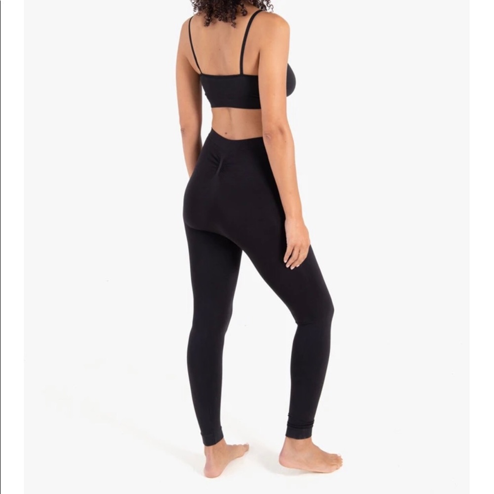 Ingrid & Isabel Seamless Maternity Leggings 6-8 - Picture 9 of 13